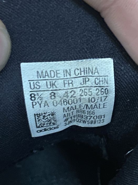 Adidasi adidas de alergare sau sport 42