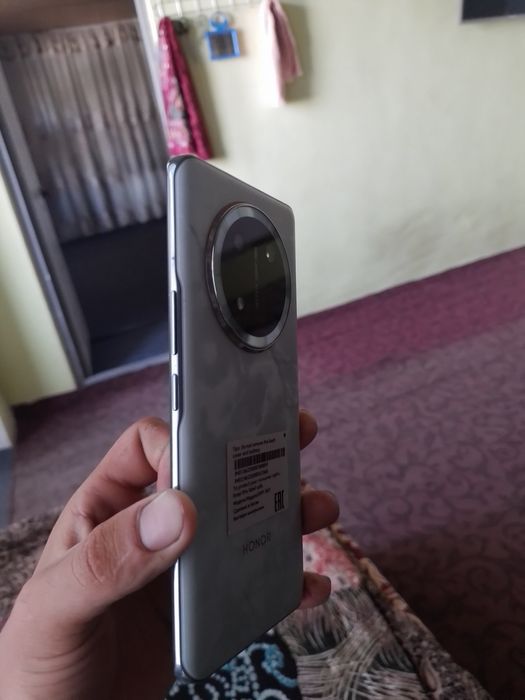 Xonor x 9 c bor 8 ga 256tali Holati ideal holatda 15 kun bo'lldi