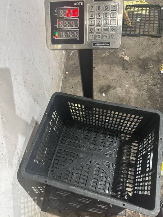 Пластиковый ящик