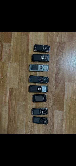 Vand telefoane funcționale sau pentru piese