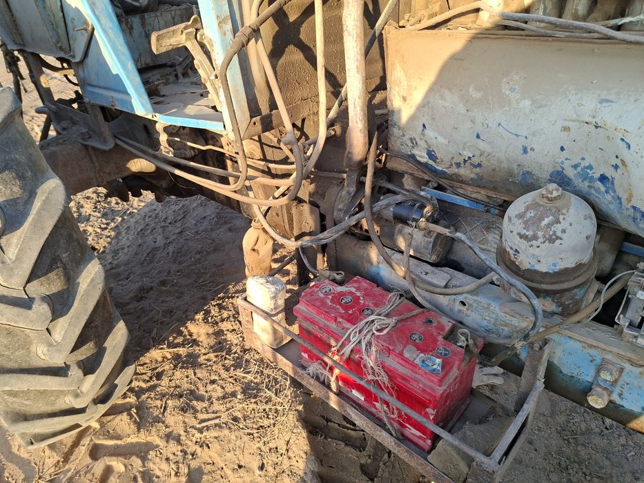 Т28 комплект сотилади, акамлятор стартера бор, юриб турган техника