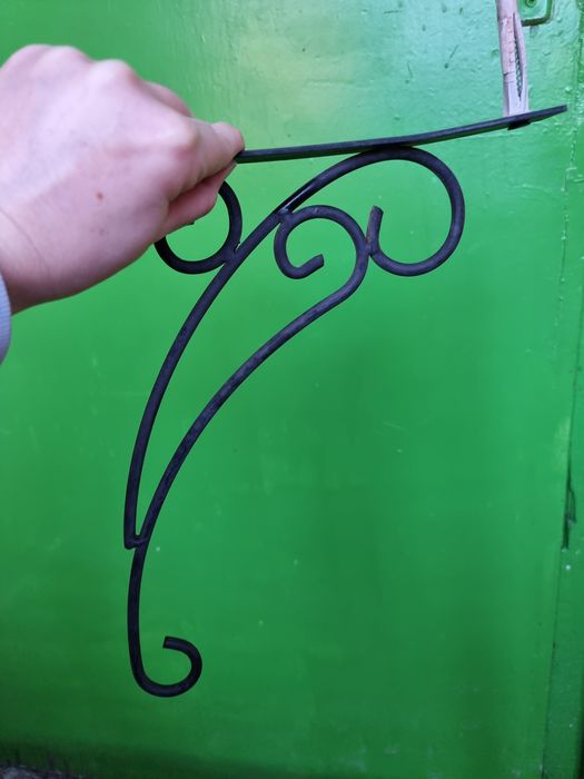 Стойка за цветя с дюбели