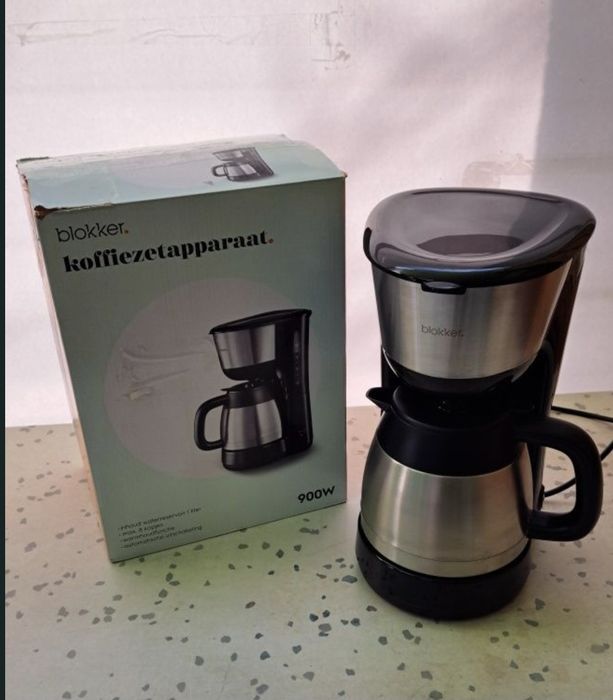 Blokker BL-21001 шварц кафемашина с термо кана, черна 1L,900W