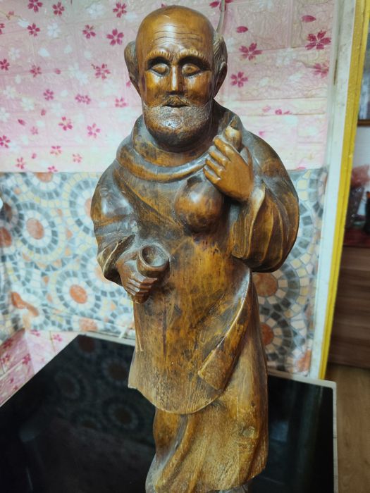 Vând statueta din lemn masiv 60cm înalt 3,5kg