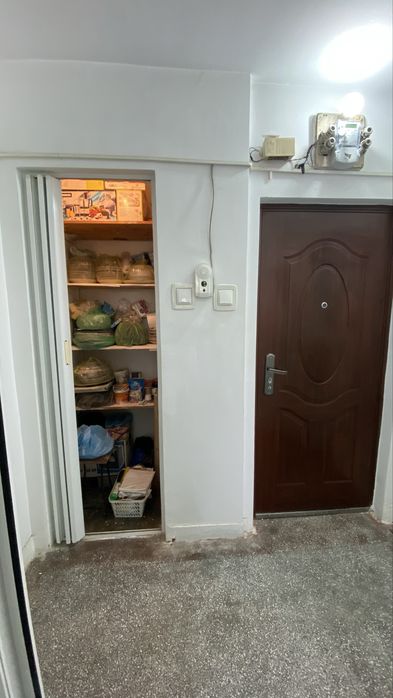 Vând apartament 2 camere semidecomandat, zona Stomatologie, Spital neuropsihiatrie