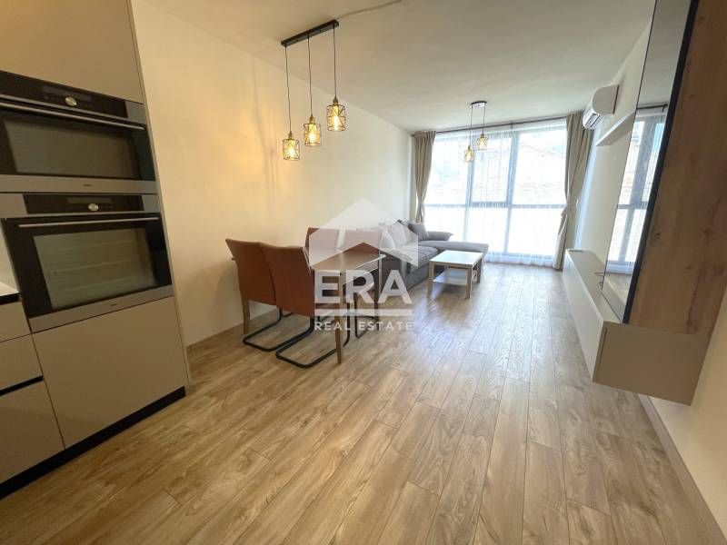 Дава се под наем Двустаен апартамент в Варна, Център - 60 кв.м за 750 € - Снимка #2