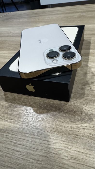 IPhone 13 pro 256 GB + airpods