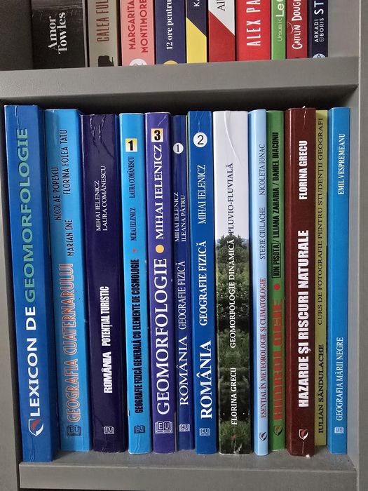 Vând cărți de geografie