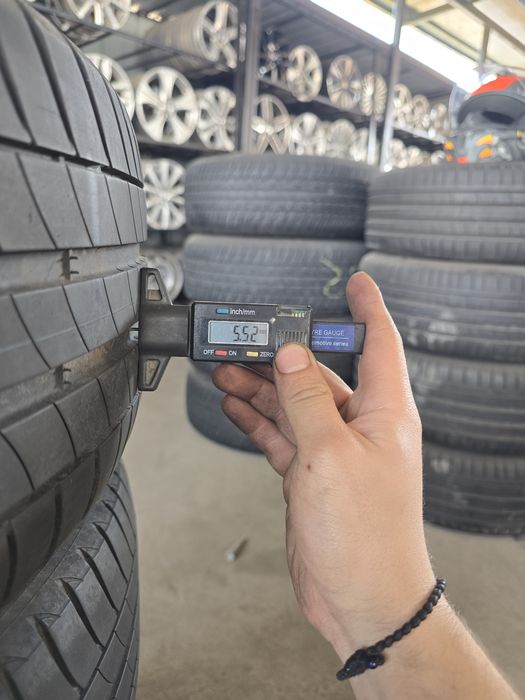 2 Броя 215/55/17 Michelin 5,5mm