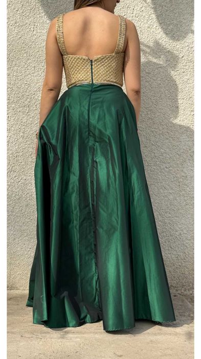 Официална рокля.