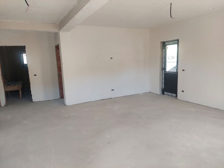 Vând casa la cheie în Hemeius