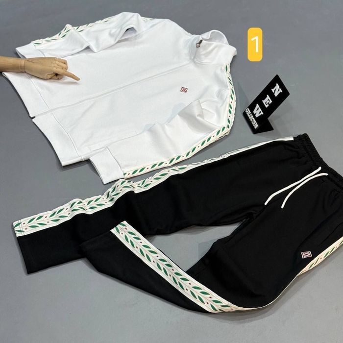 Trening bărbați alb și negru