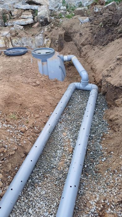 Mini excavator lucrări drenaj,fose septice,demolări,canalizări,fundați