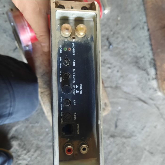 Продам усилитель с накопители