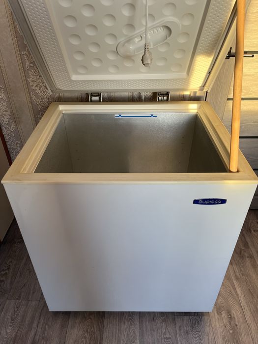 Холодильный шкаф Бирюса