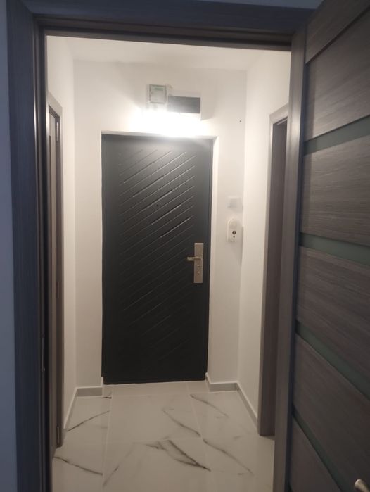 Vând apartament cu doua camere parter decomandat