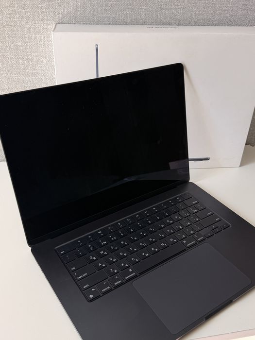 MacBook Air 15" M2 / 8GB / 512GB