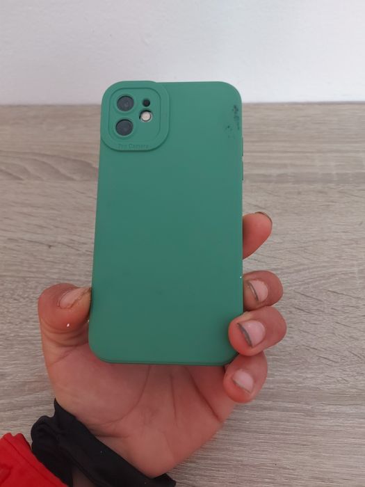 IPhone 11 bun are mică problemă pe spate