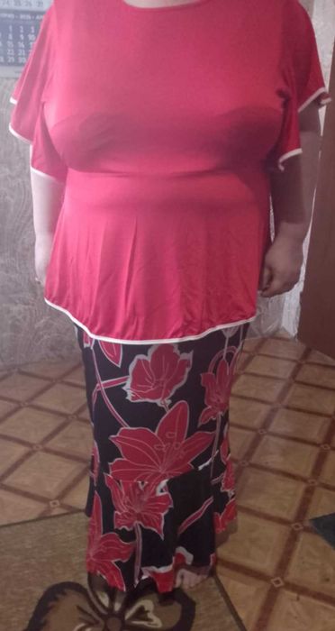 Продавам пола и блуза размер 4 XL