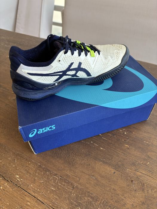 Продавам есеннии пролетни обувки asics
