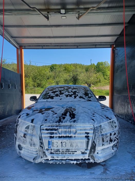Vând Audi A5, an fabricație 2011, motor 2.0 TDI diesel, 170 CP, volan pe stânga.