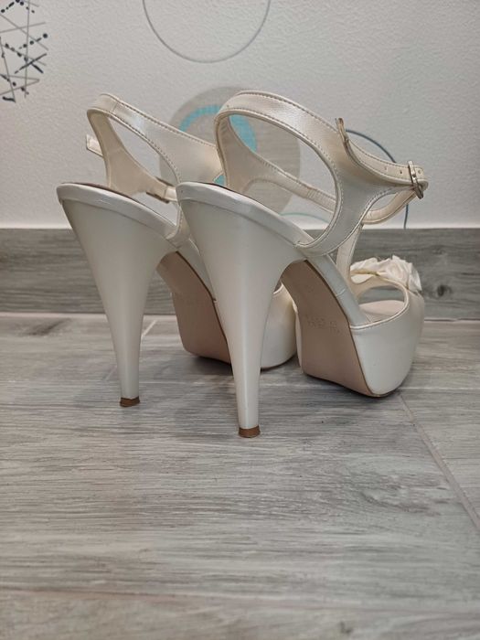 Pantofi cu toc Mireasa