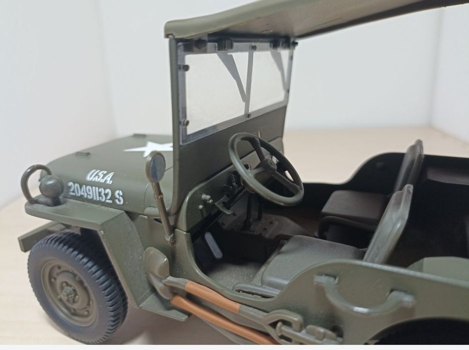 Jeep Willys macheta auto 1:18
Scara 1:18

Fotografiile fac parte din d