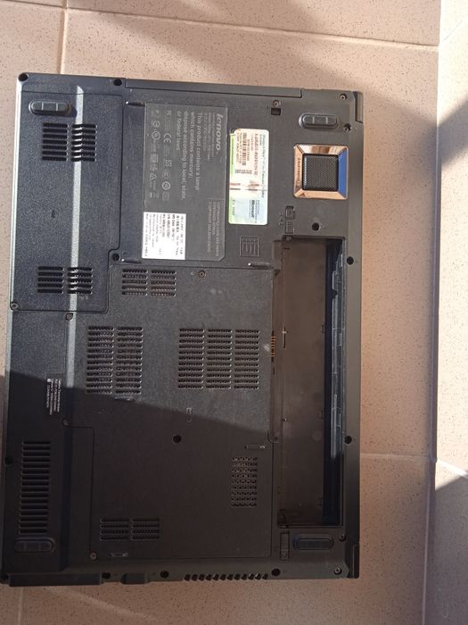 Продавам лаптоп Lenovo IdeaPad 4051