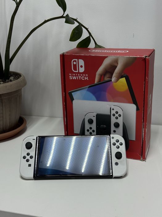 Прошитая Nintendo Switch Oled в полной комплектации
