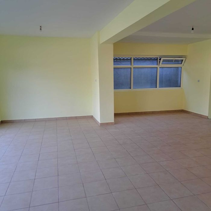Spatiu comercial Zamostea, Central, situat in fata scolii. De vanzare sau de inchiriat.