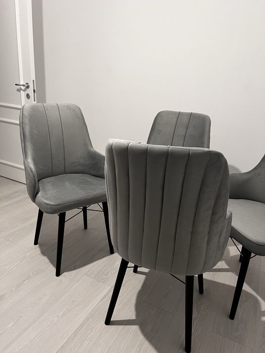 Vand 4 scaune de bucatarie/living noi