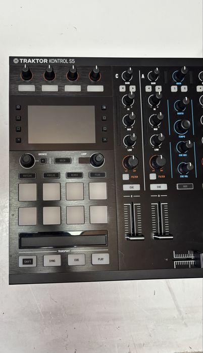 Consola DJ Traktor KONTROL S5
