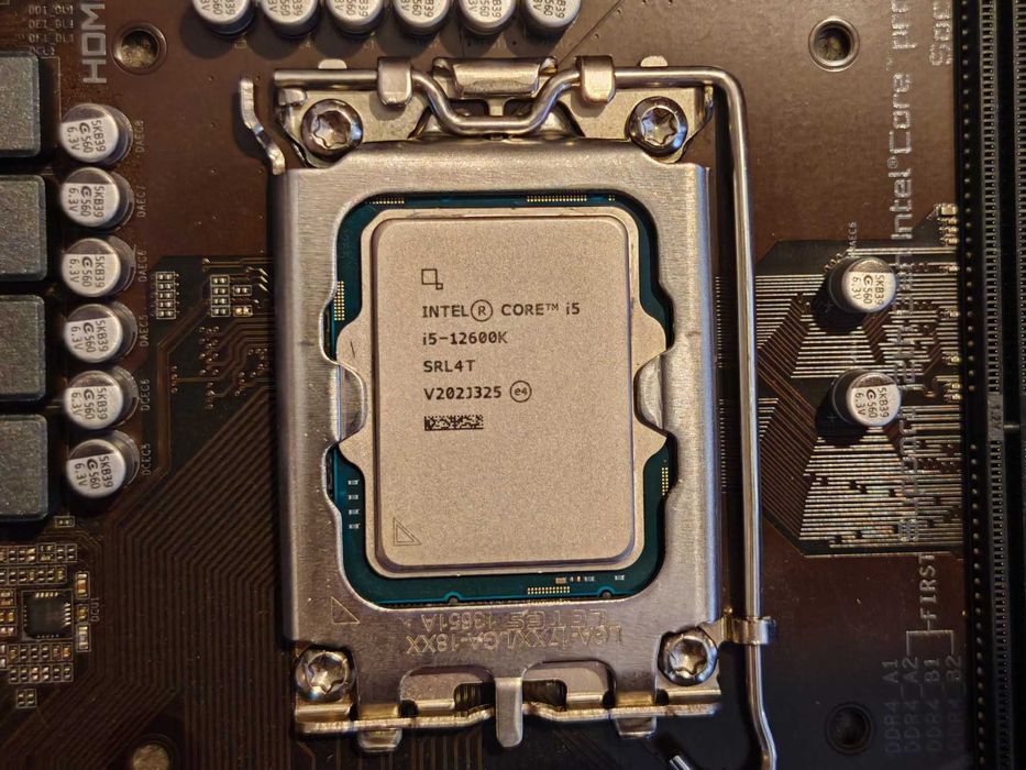 GIGABYTE B660M DS3H AX WiFI 6 + Intel Core i5-12600K 10 Cores