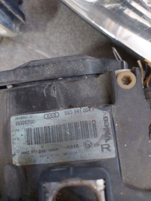 Far stanga sau dreapta Audi A4 B6 complet