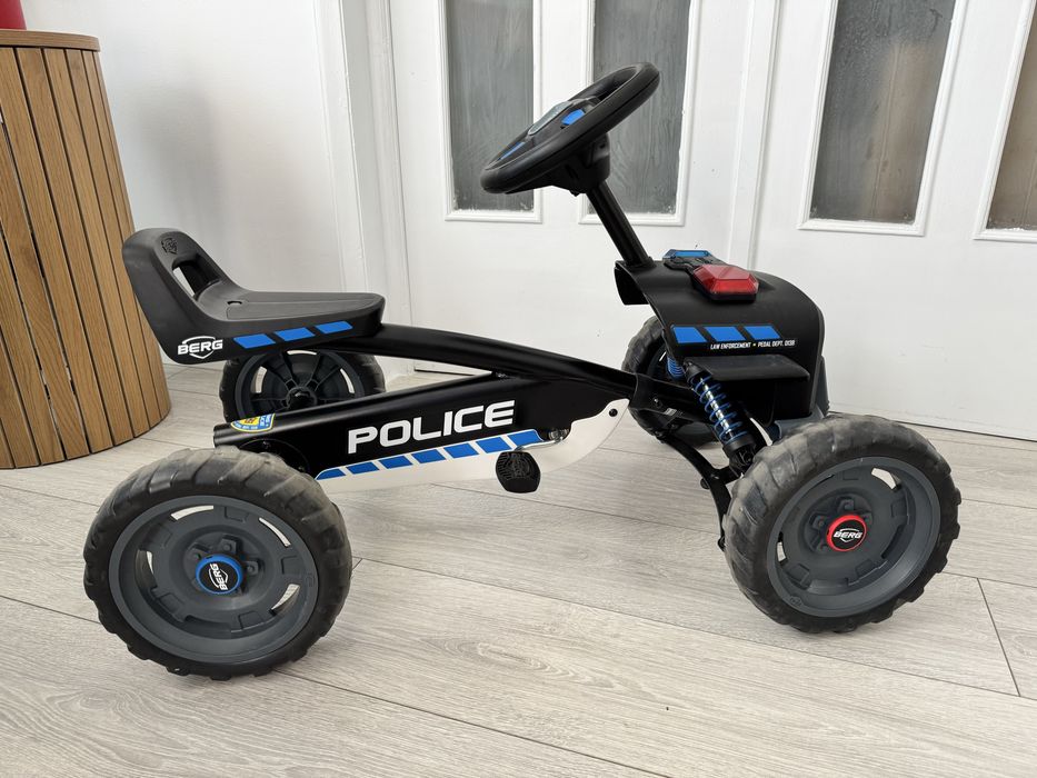 Masina politie  cu pedale pentru copii 3-6 ani