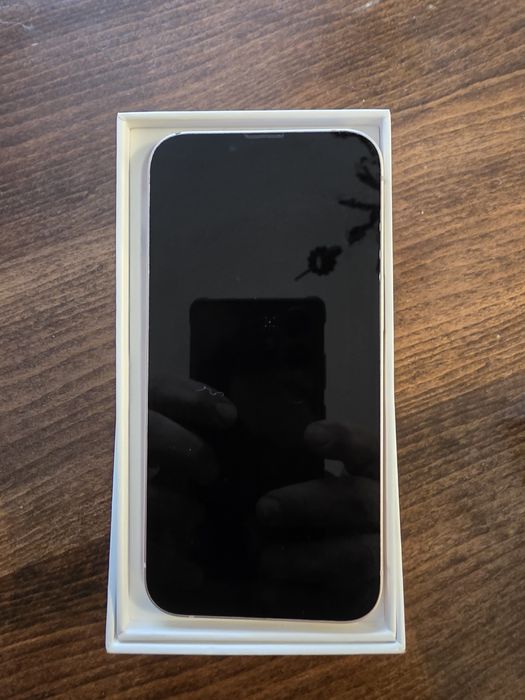 Iphone 13   pink