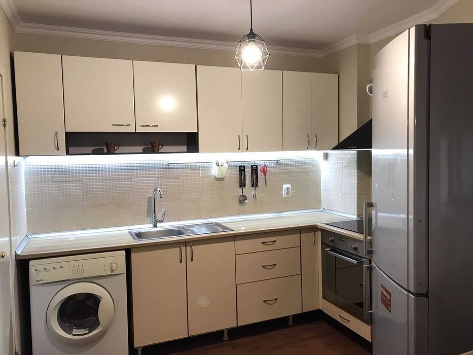 Тристаен апартамент във Въстанически