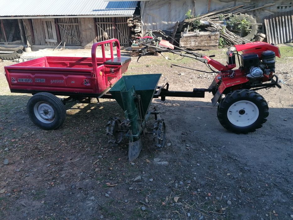 Vând motocultor 15cp cu freze și mașina de pus cartofi