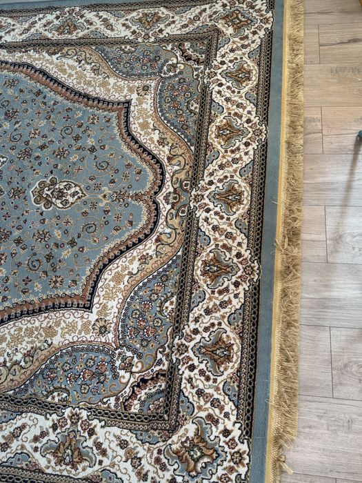 Продам ковер 2х4 40000  тг