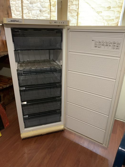 Продавам фризер с 6 чекмеджета