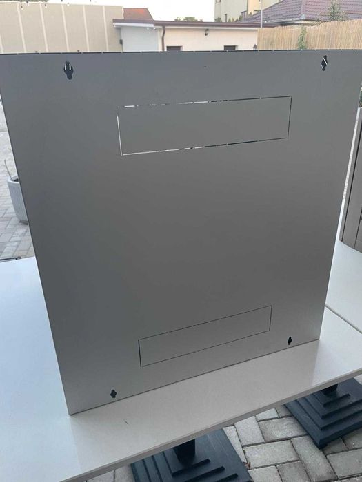 Dulap Rack Schrack 19” 12U cu ușă de sticlă – stare foarte bună