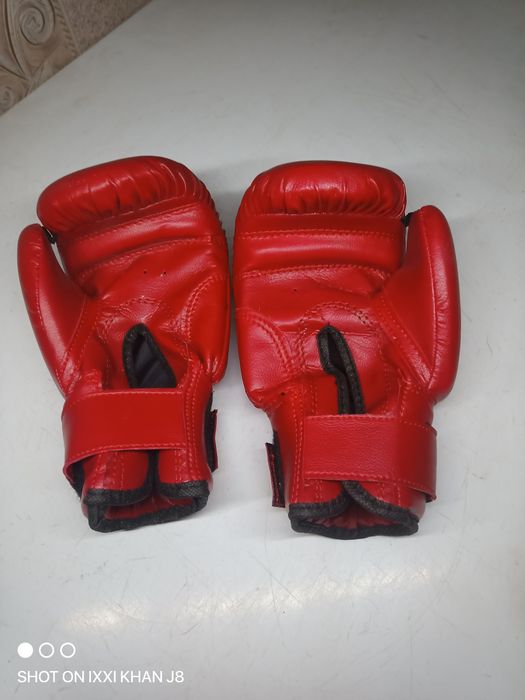 Продаю боксерские перчатки everlast