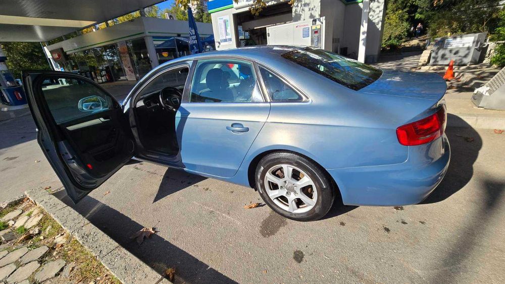 Продавам автомобил Ауди А4