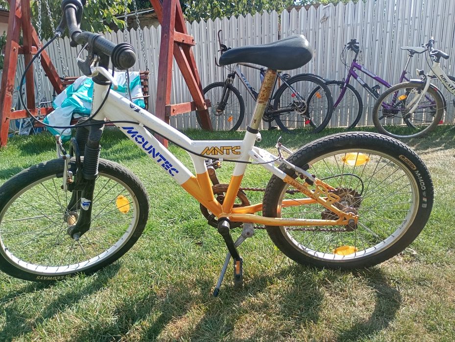 Vând bicicleta de copii mountec 20