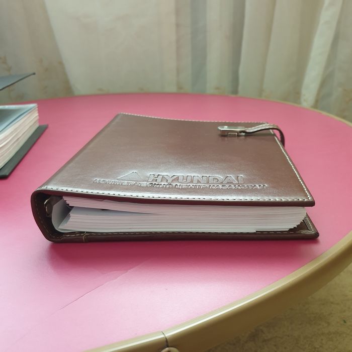 Ежедневник кожаный.