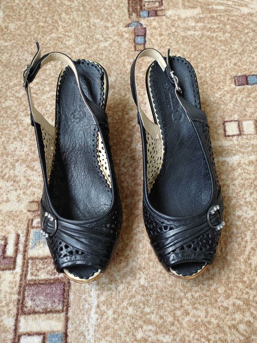 Продам босоножки размер 39