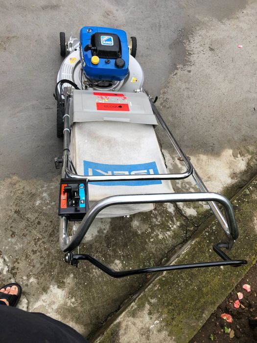 Masina de tuns iarba Iseki