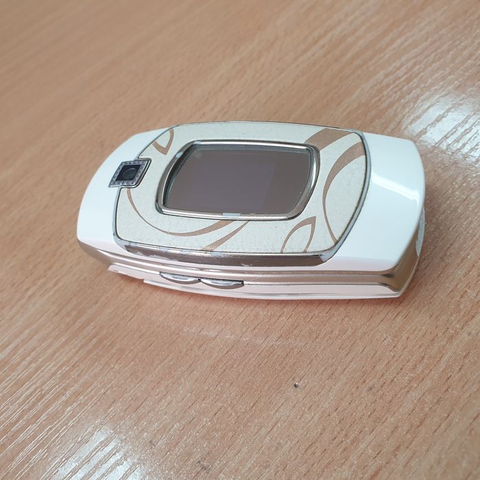 Самсунг кнопочный Е-500 ретро