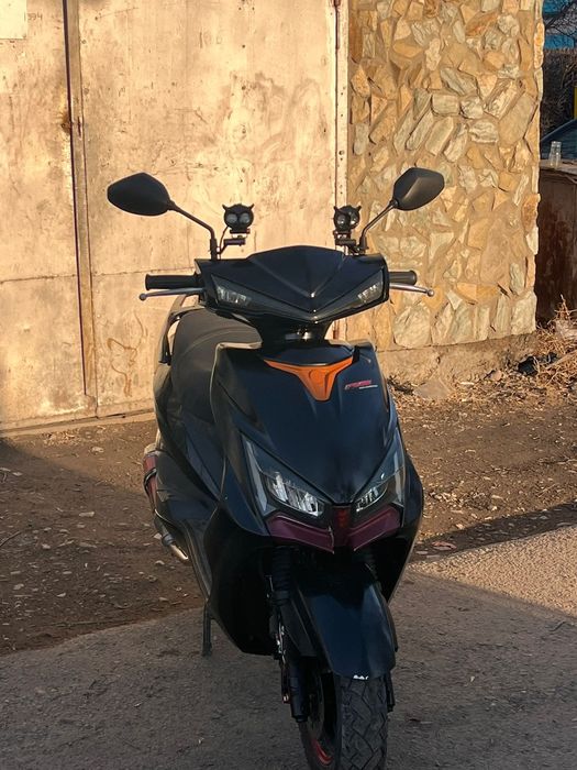 В продаже скутер м8 про