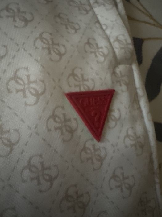 vand compleu guess hanorac m pantaloni s nou